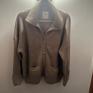 Abercrombie & Fitch Oversized Beige button down sweater with pockets size L